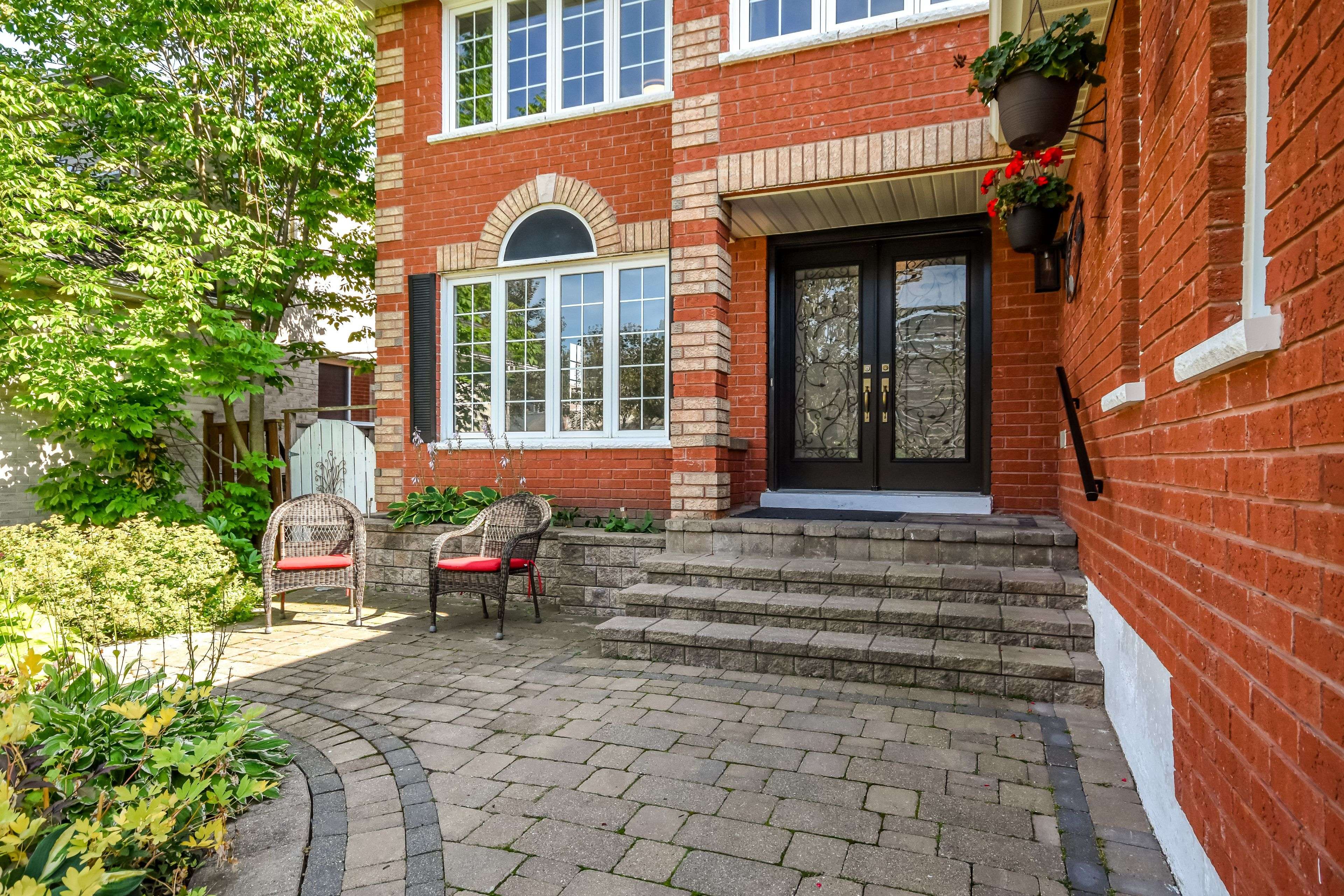34 Bear Creek DR, Barrie, ON L4N 9M6