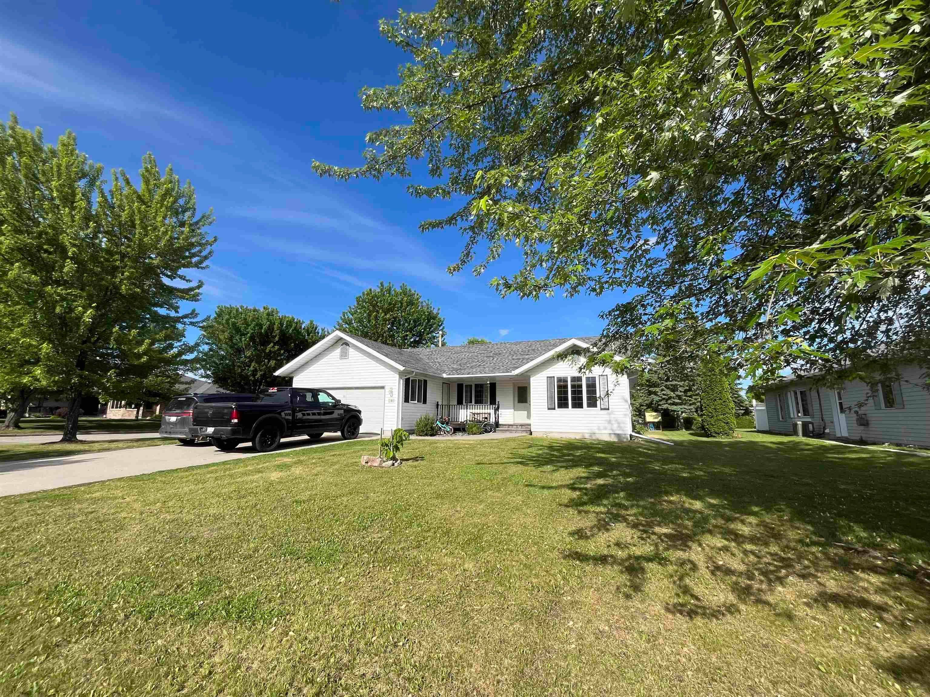 8 Maple Place, Emo, ON P0W 1E0