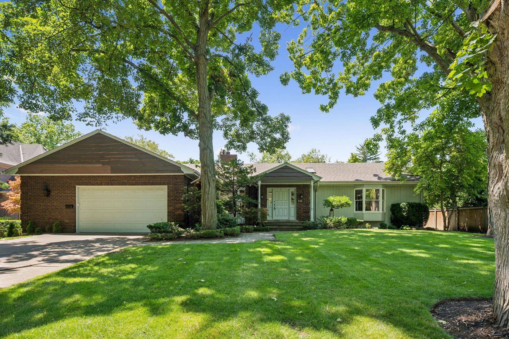 138 Appleby PL, Burlington, ON L7L 2X1