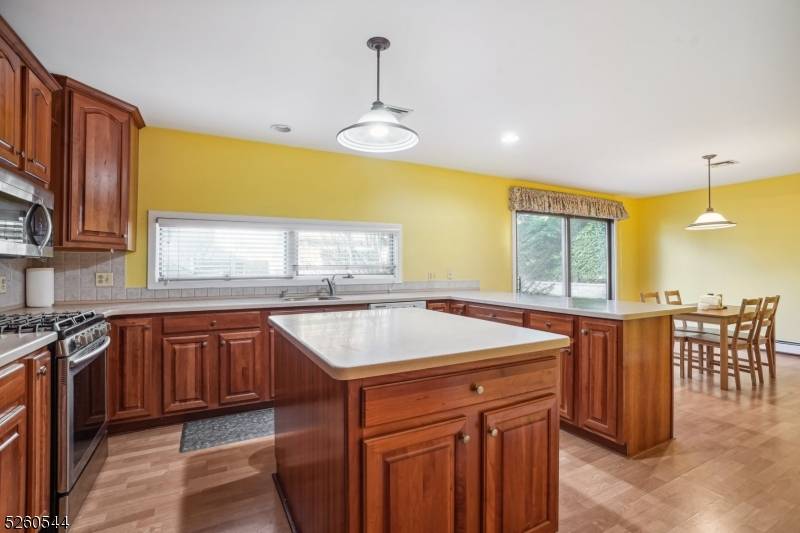 76 Stryker Ct, Bridgewater Twp., NJ 08807