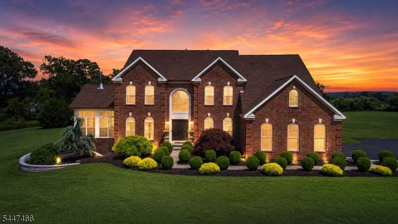 3 Surrey Way, Alexandria Twp., NJ 08867
