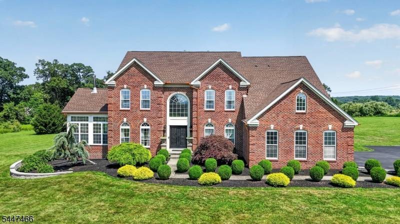 3 Surrey Way, Alexandria Twp., NJ 08867