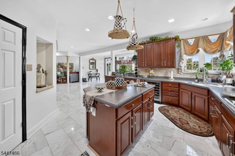 3 Surrey Way, Alexandria Twp., NJ 08867