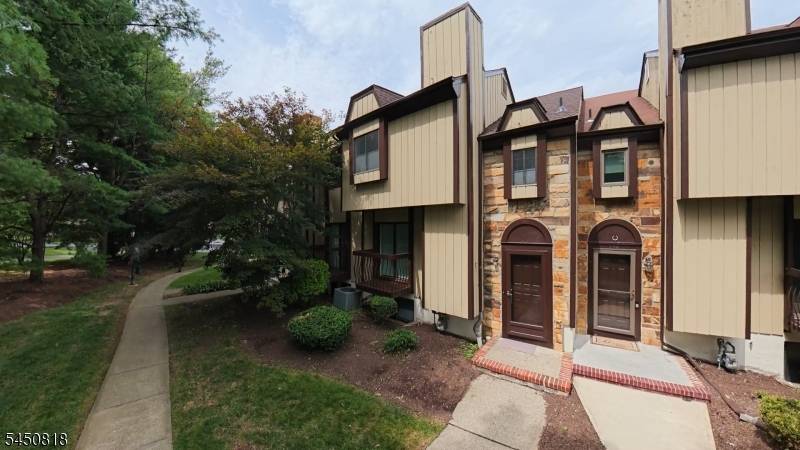 119 Wimbledon Sq, Washington Twp., NJ 07840