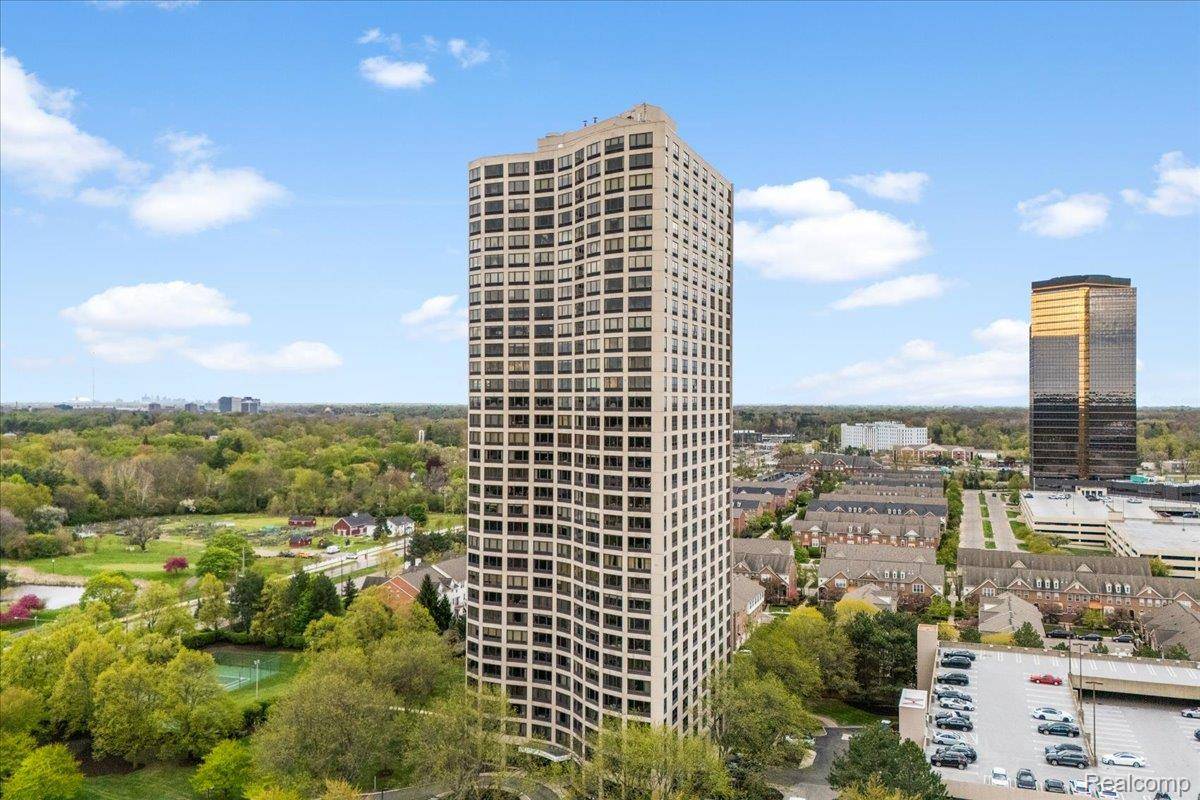 5000 Town CTR #3303-3304, Southfield, MI 48075