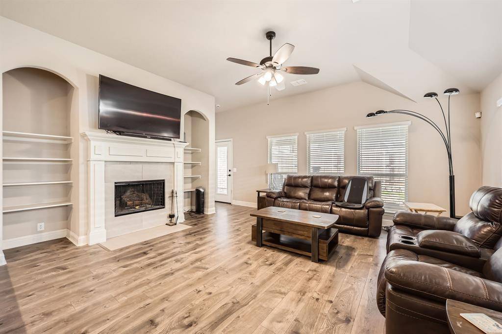 4200 Snowberry Lane, Fort Worth, TX 76036