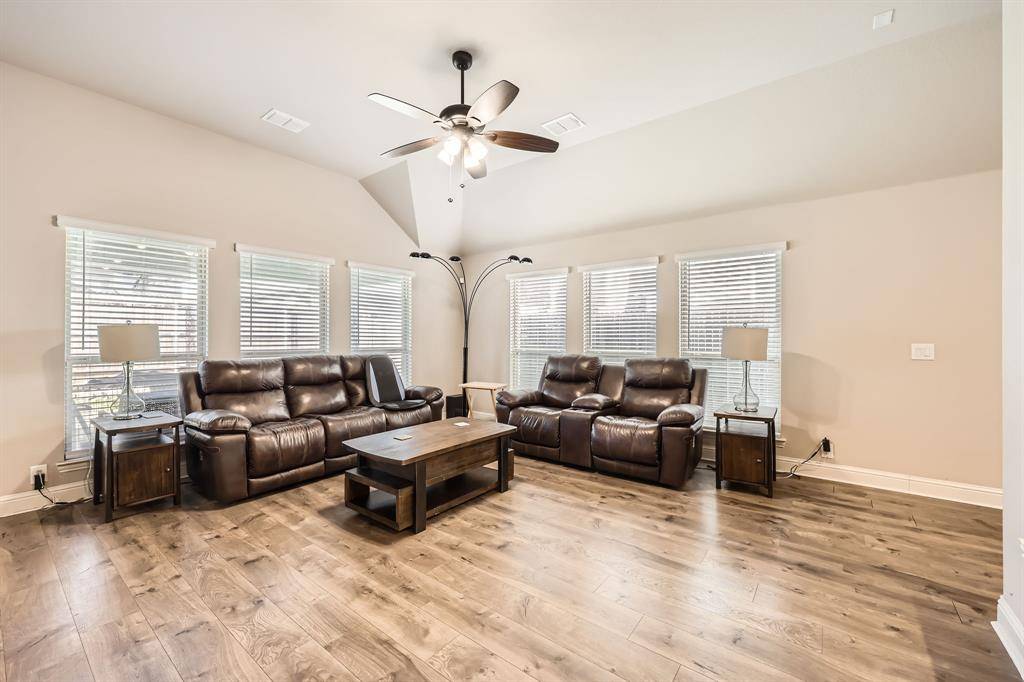 4200 Snowberry Lane, Fort Worth, TX 76036