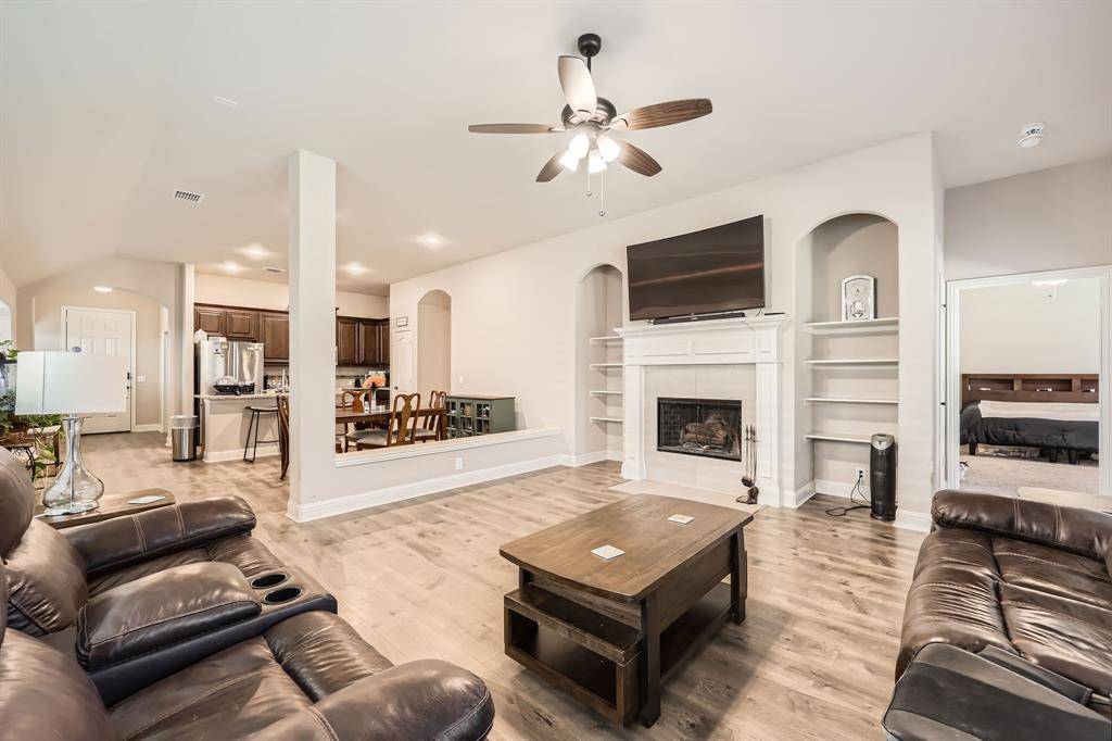 4200 Snowberry Lane, Fort Worth, TX 76036