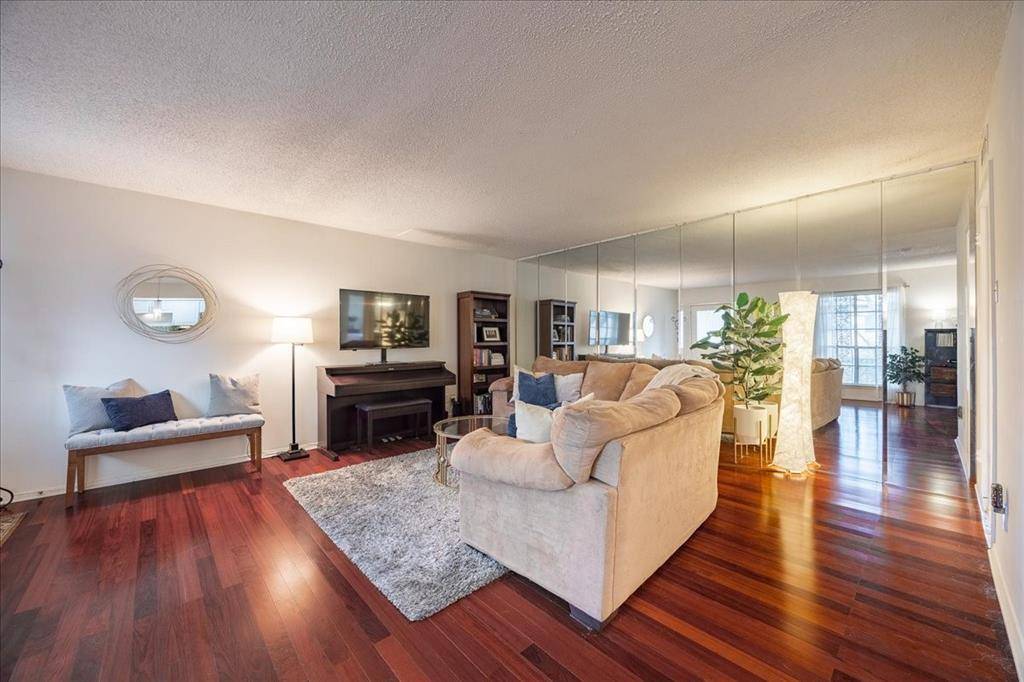 6027 E University Boulevard #215, Dallas, TX 75206