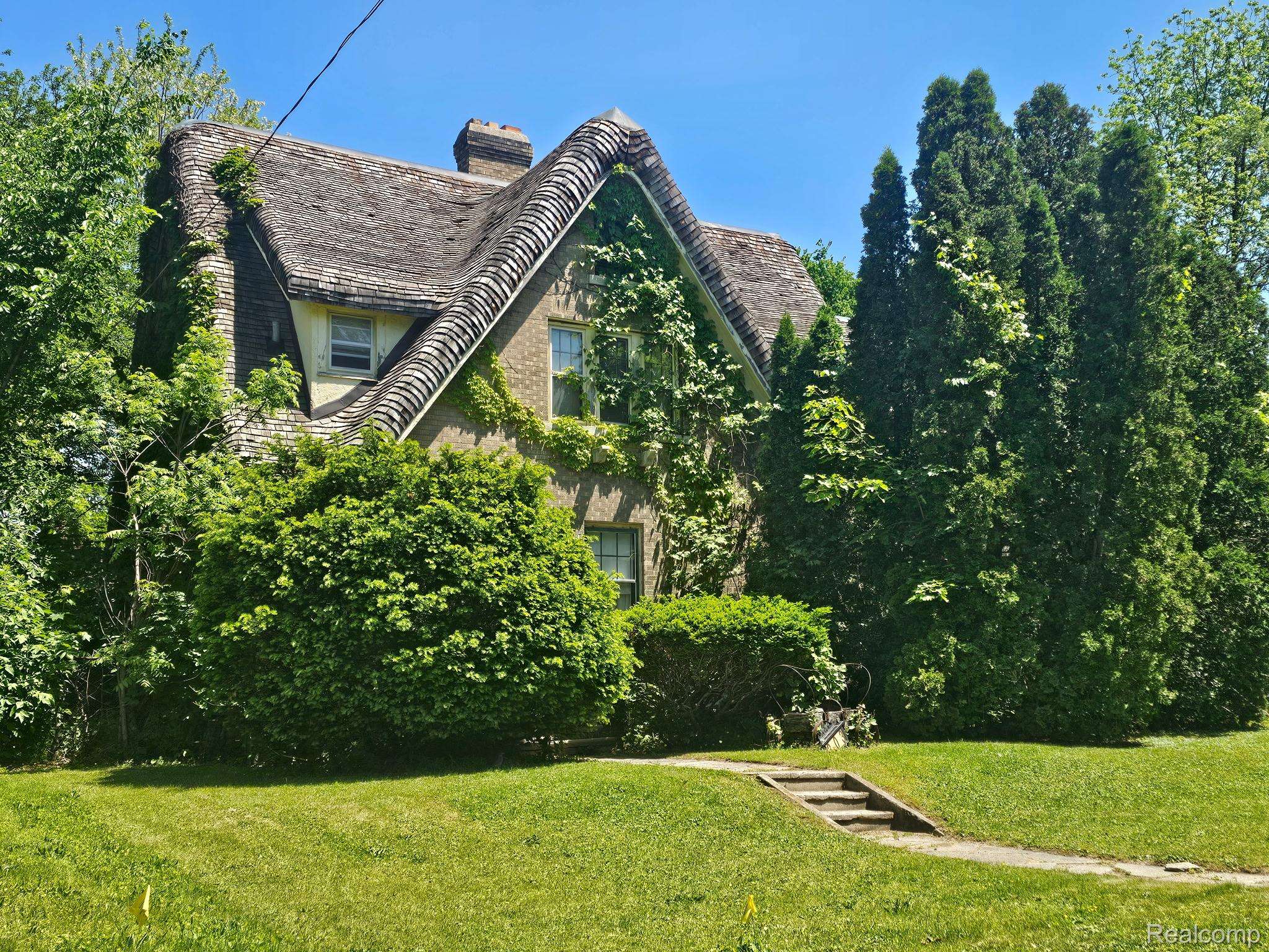 303 Ottawa DR, Pontiac, MI 48341
