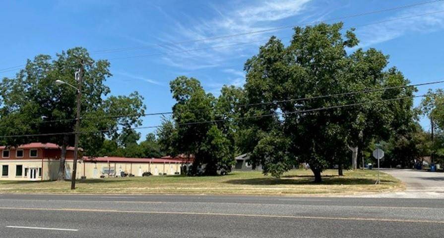 913 E Tyler Street, Athens, TX 75751