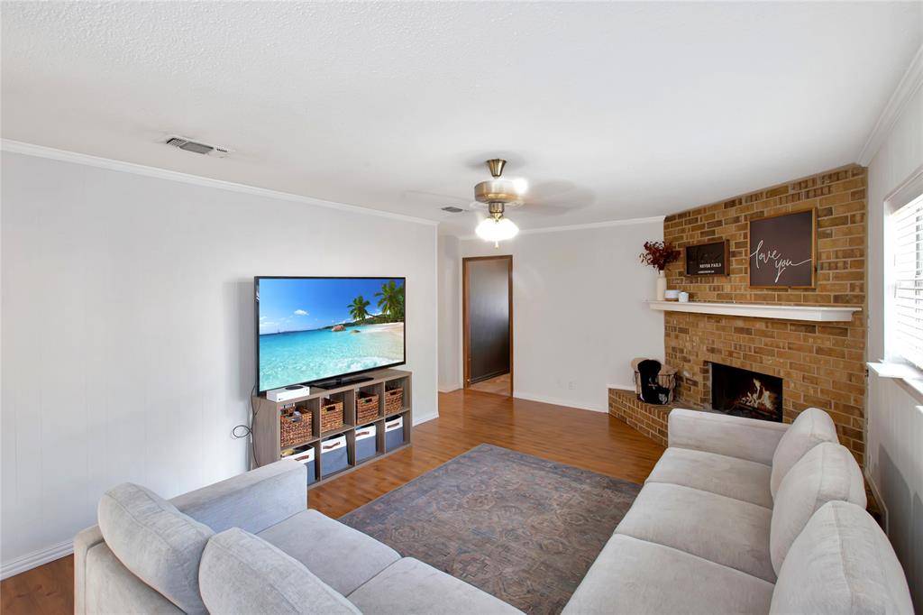 853 Royal Terrace, Hurst, TX 76053