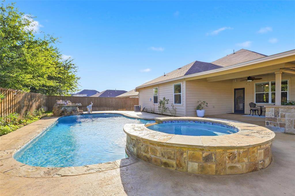 521 Bailer Drive, Crowley, TX 76036