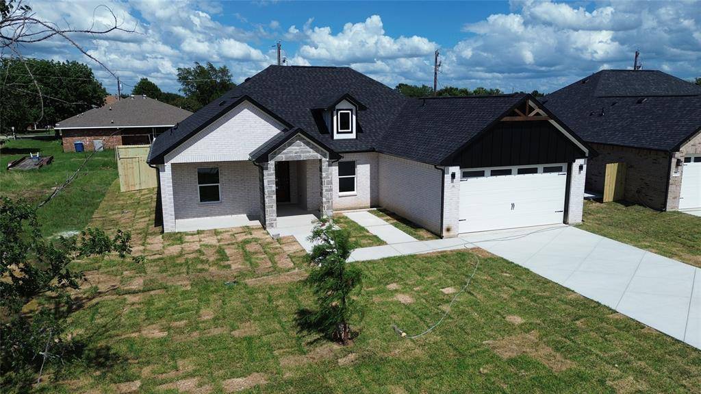 308 Backlash Drive, Gun Barrel City, TX 75156
