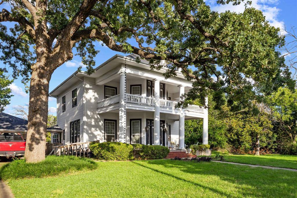 1114 S Houston Avenue, Denison, TX 75021