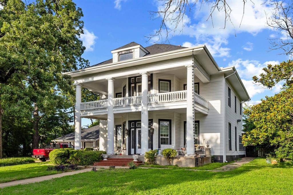 1114 S Houston Avenue, Denison, TX 75021