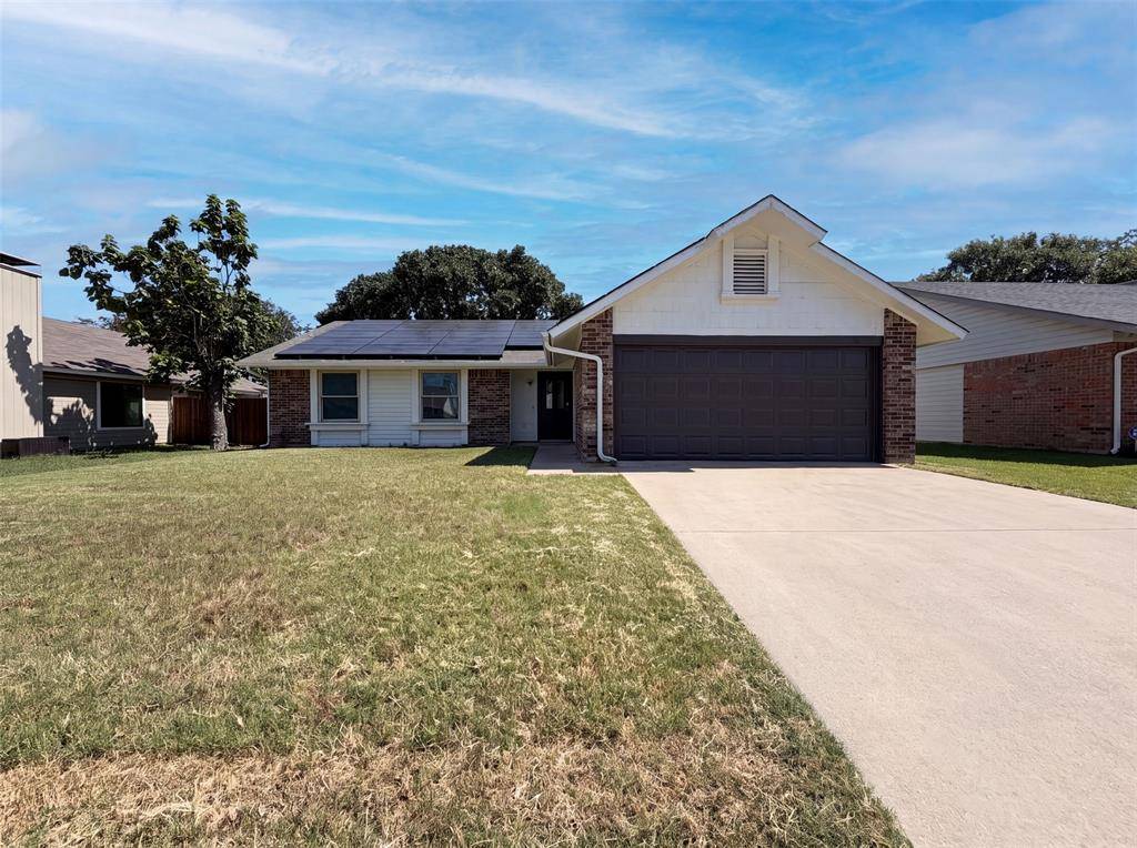 220 Creekwood Lane, Fort Worth, TX 76134