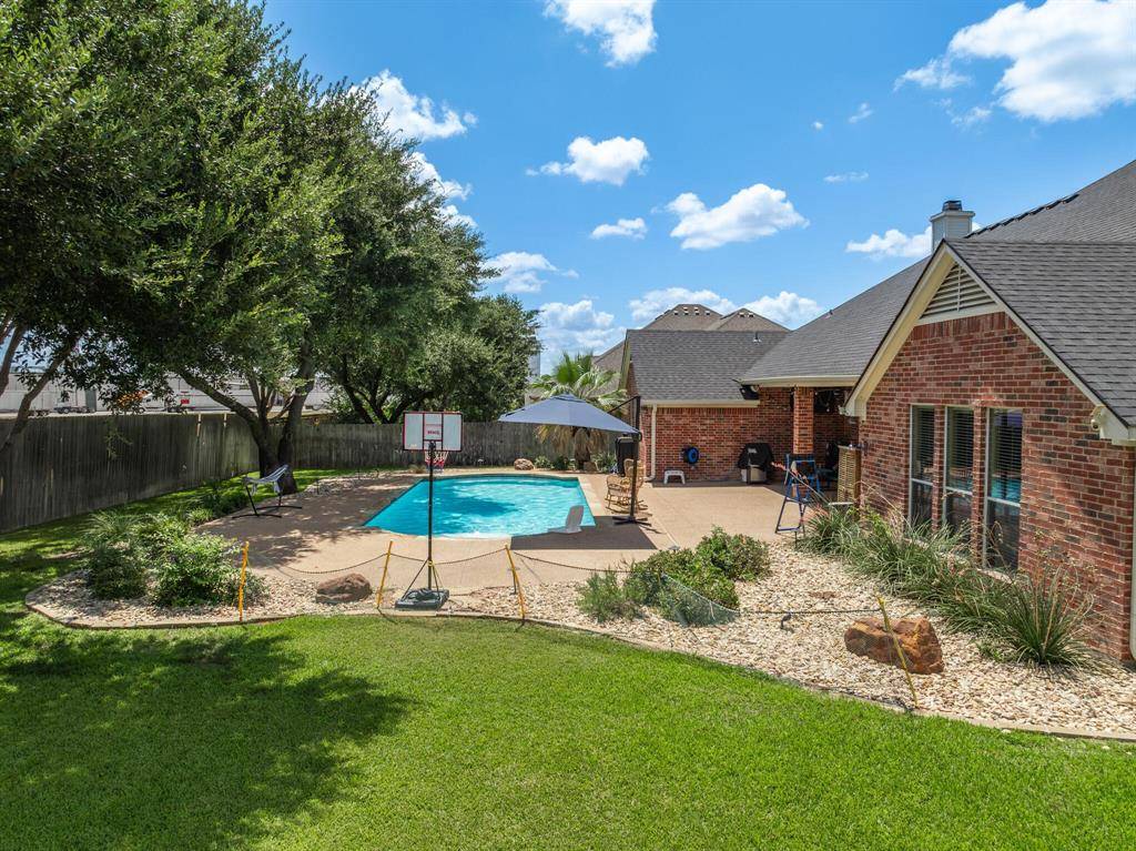 100 Painted Horse Trail, Woodway, TX 76712