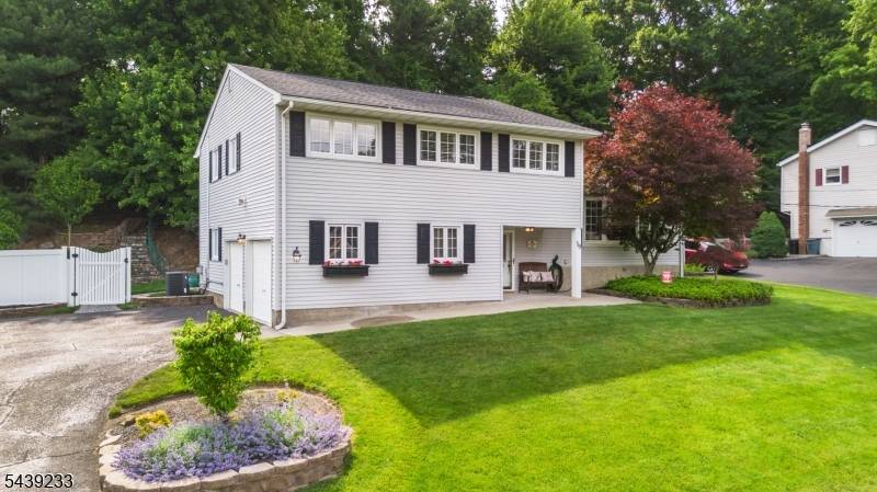 19 Falcon Pl, Wayne Twp., NJ 07470