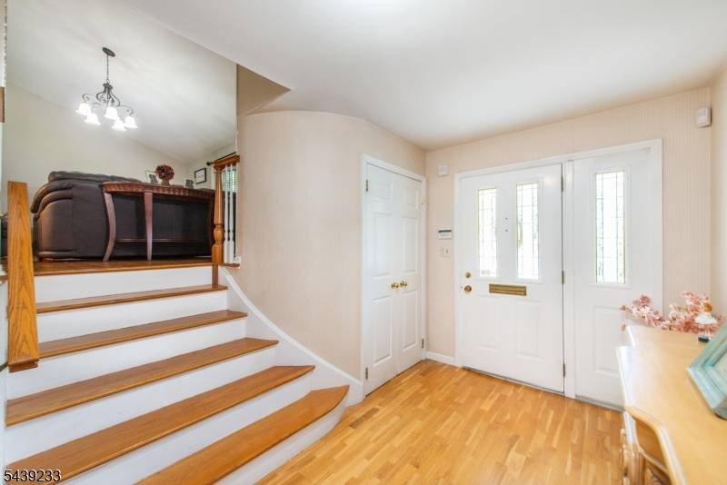 19 Falcon Pl, Wayne Twp., NJ 07470