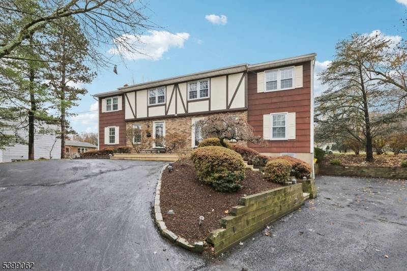 822 Pompton Ave, Cedar Grove Twp., NJ 07009