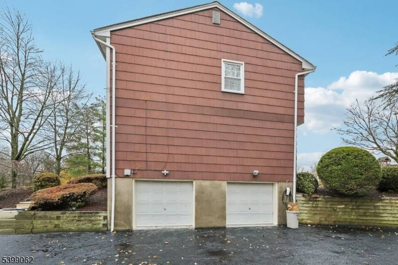 822 Pompton Ave, Cedar Grove Twp., NJ 07009