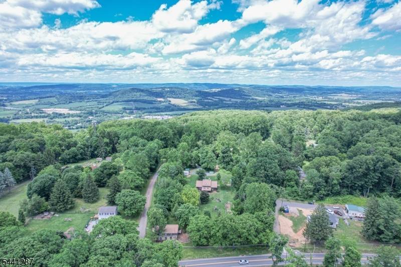 2 Pine Ct, Bethlehem Twp., NJ 08804