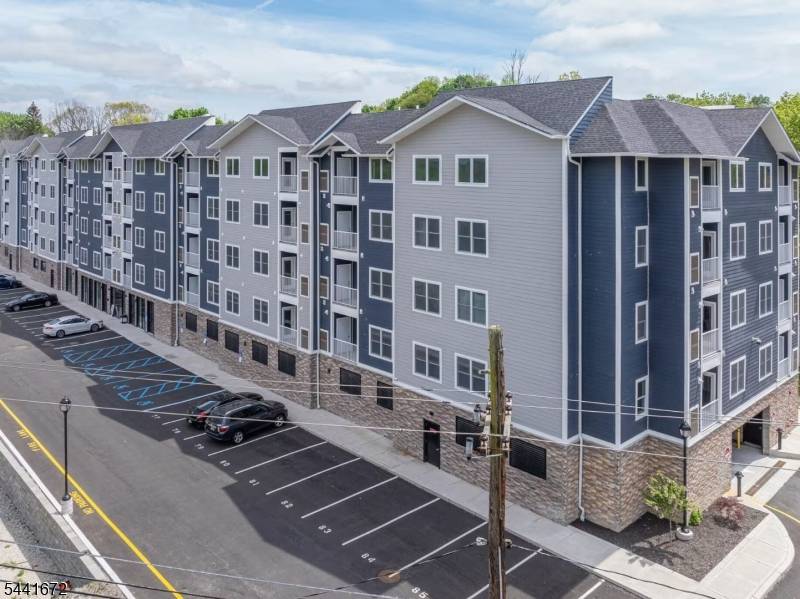 2 Flanders Rd 211 #211, Netcong Boro, NJ 07857