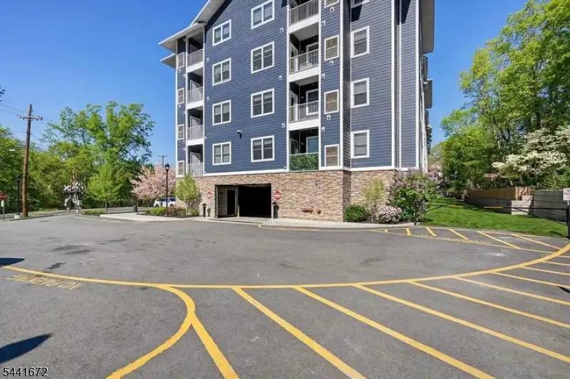 2 Flanders Rd 211 #211, Netcong Boro, NJ 07857