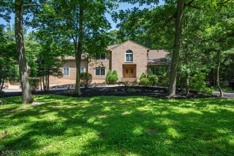 52 Tower Hill Ln, Kinnelon Boro, NJ 07405