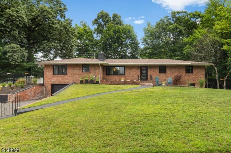 49 Dogwood Dr, Oakland Boro, NJ 07436