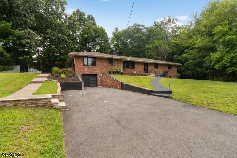 49 Dogwood Dr, Oakland Boro, NJ 07436
