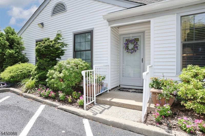 73 Konight Ct, Mahwah Twp., NJ 07430