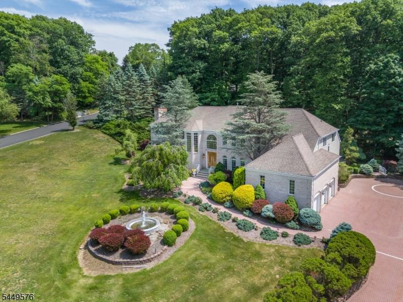 5 Raine Tree Ct, Kinnelon Boro, NJ 07405