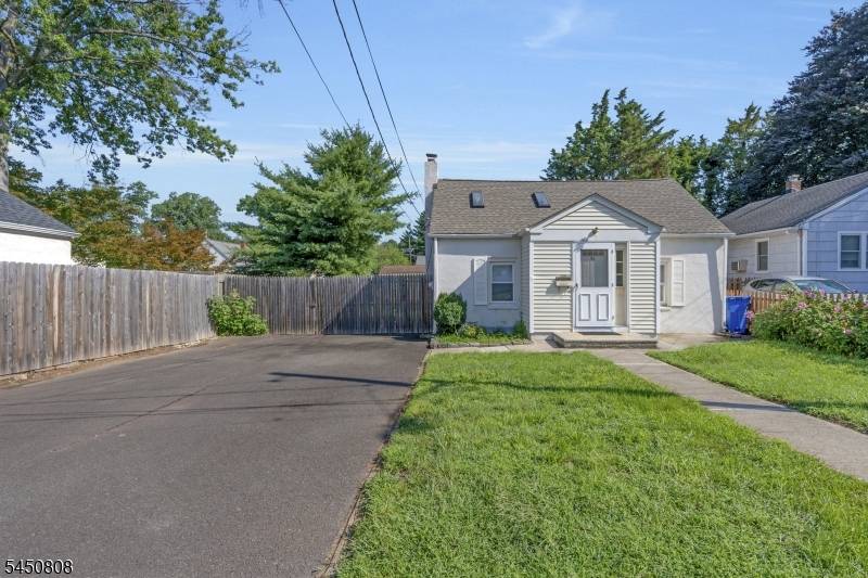 96 Conover Pl, Middlesex Boro, NJ 08846