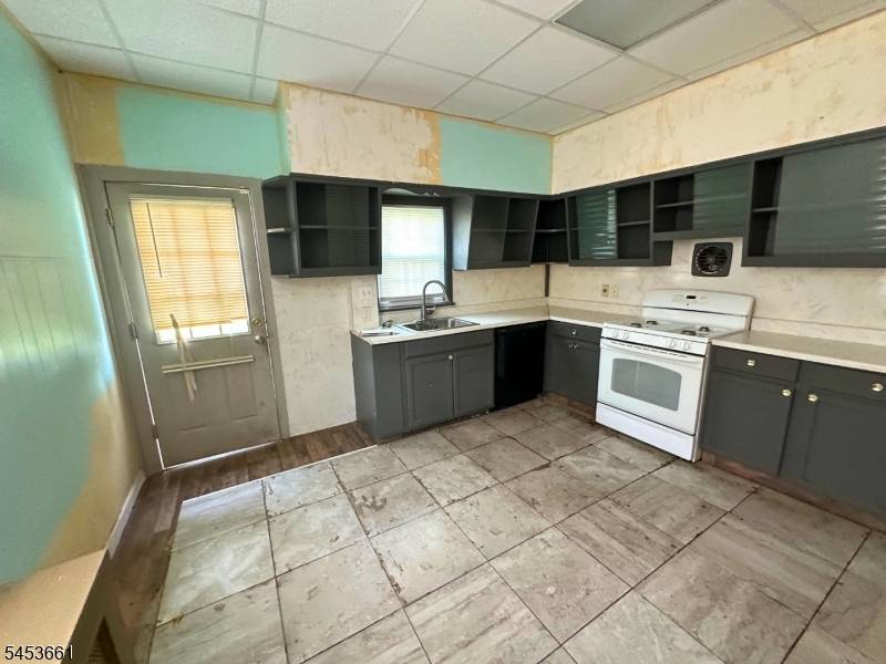 139 S Sussex St, Gloucester City, NJ 08030