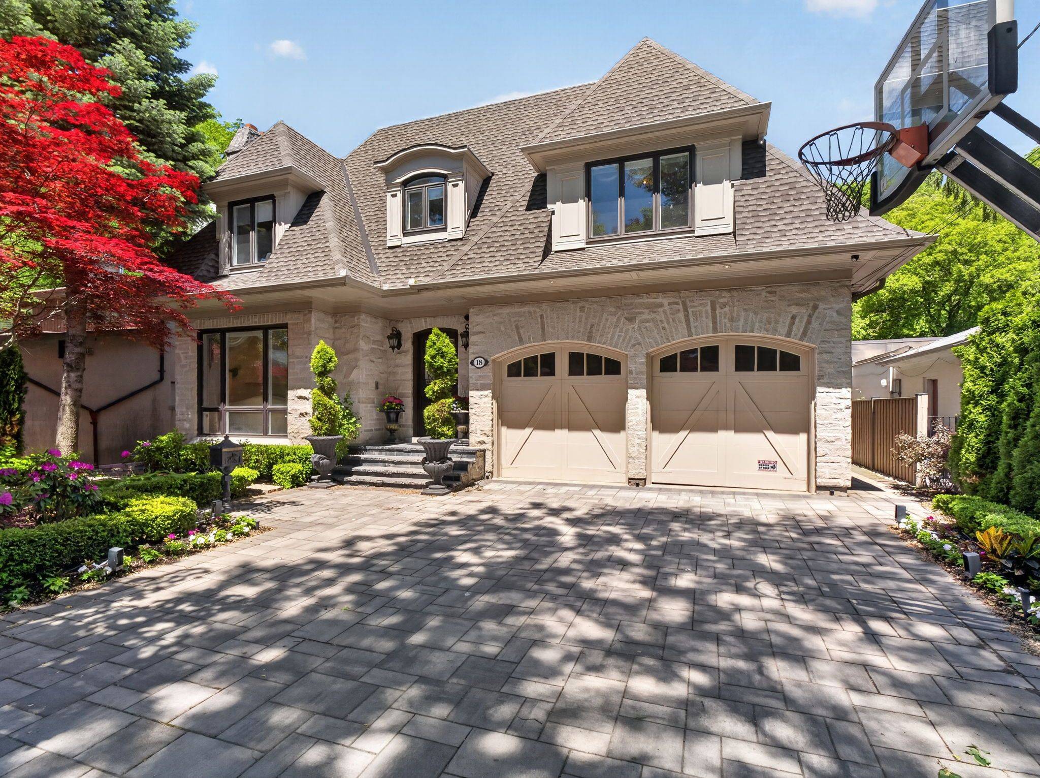18 Brookfield RD, Toronto C12, ON M2P 1A9
