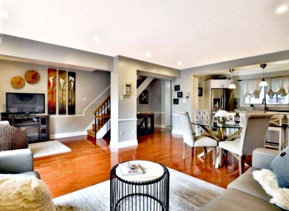 1580 Lancaster DR #29, Oakville, ON L6H 2Z5