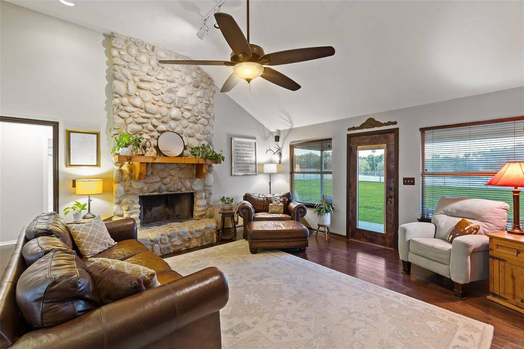 2104 W Holiday, Fate, TX 75087