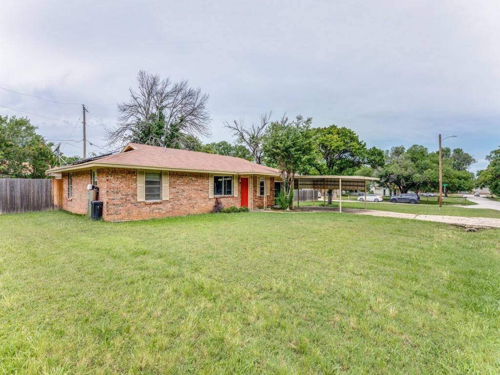 325 Walnut Avenue, Azle, TX 76020