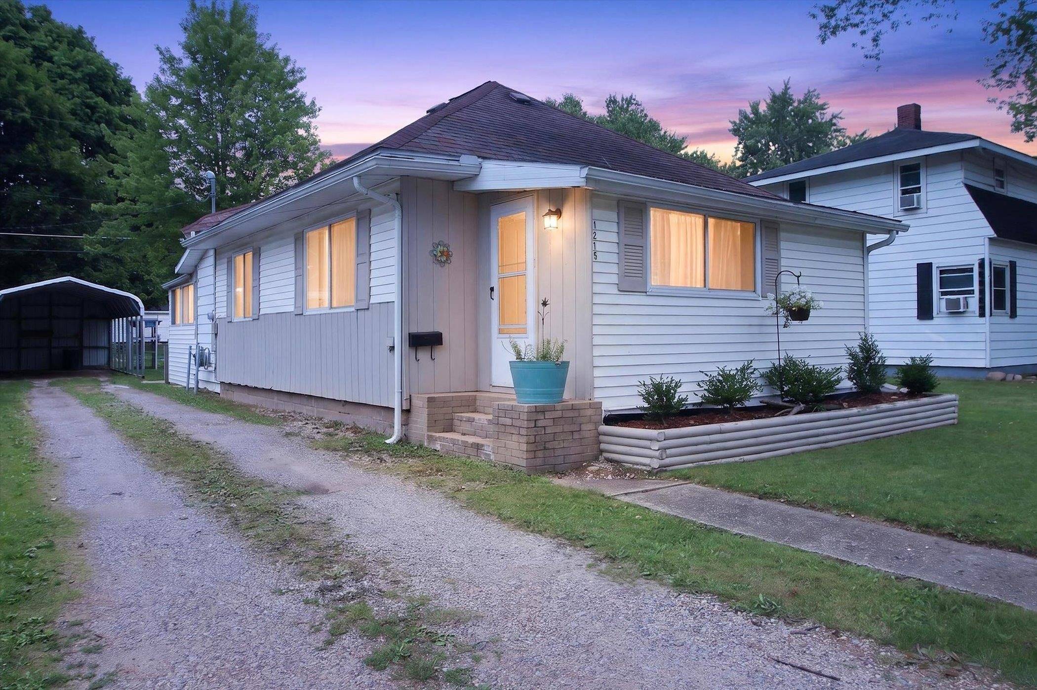 1215 Rosedale ST, Alma, MI 48801