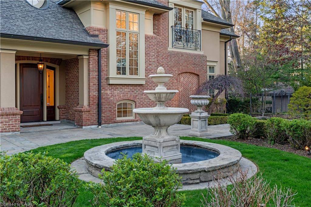 1081 Argyle DR, Oakville, ON L6J 1A9