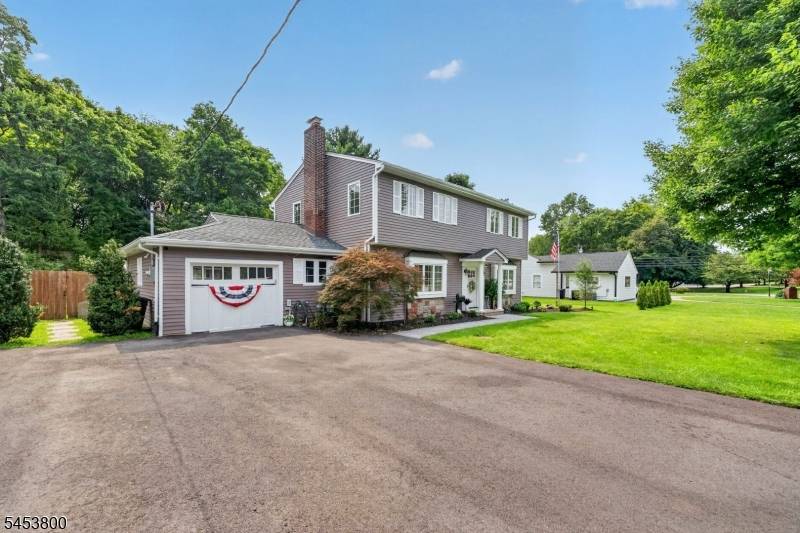 392 Monroe Ave, Wyckoff Twp., NJ 07481