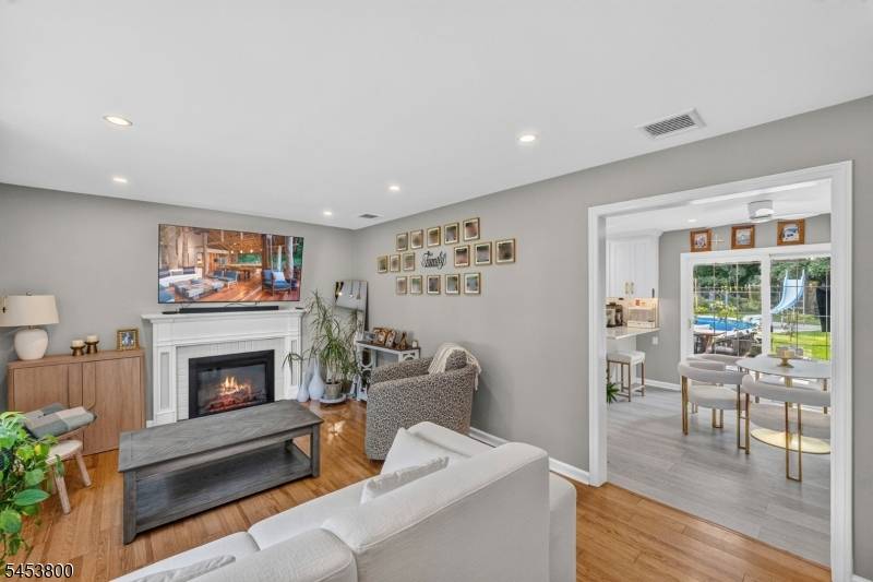 392 Monroe Ave, Wyckoff Twp., NJ 07481