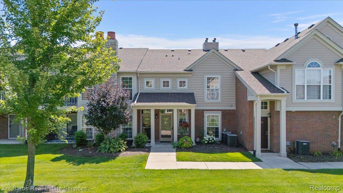 52316 Naugatuck DR, Macomb Township, MI 48042