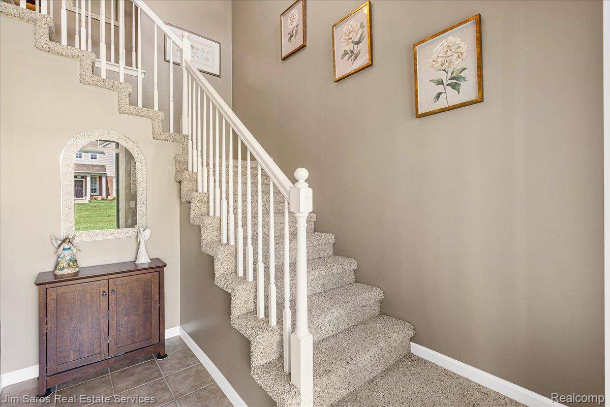 52316 Naugatuck DR, Macomb Township, MI 48042