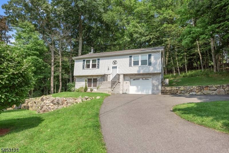 65 Prospect Point Rd, Jefferson Twp., NJ 07849