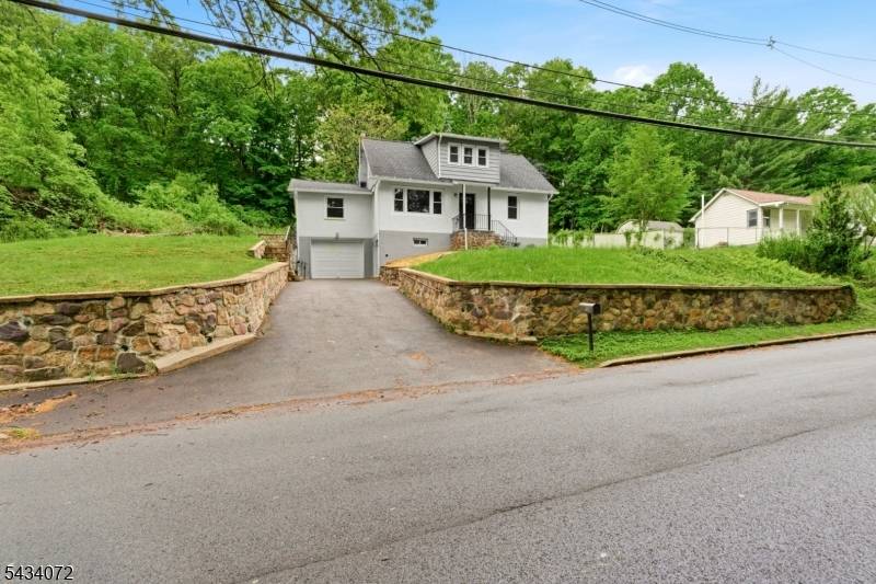 30 Chestnut Ter, Rockaway Boro, NJ 07866