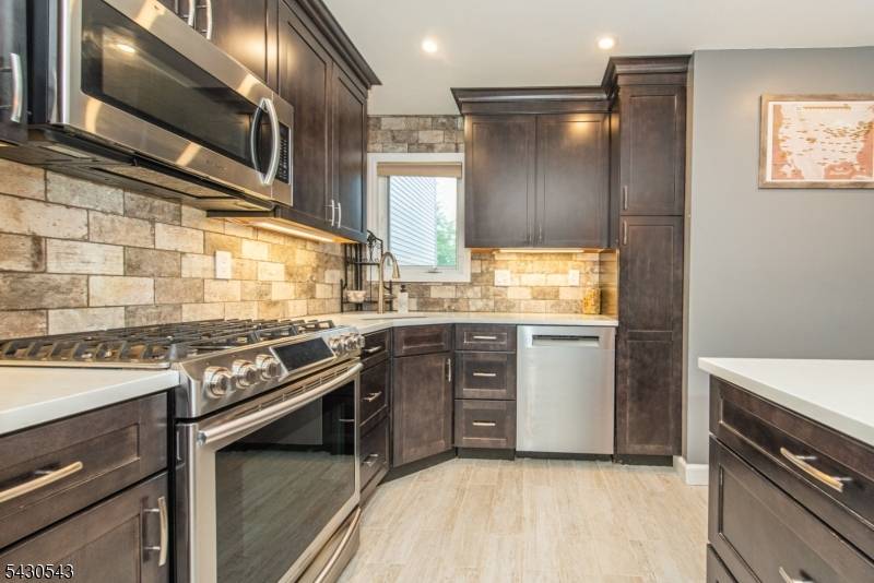 3 Freedom Ct, Montville Twp., NJ 07045