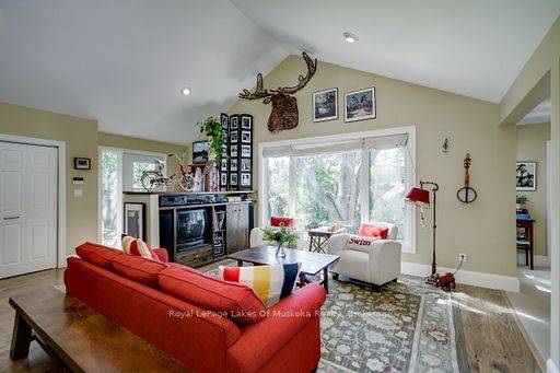 230 Ecclestone DR, Bracebridge, ON P1L 1G4